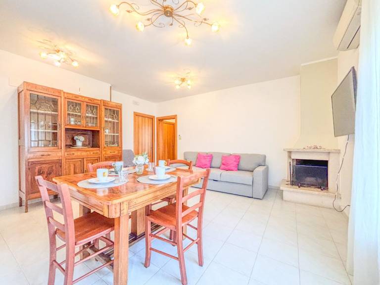 Apartment with 1 room for 5 persons in Pineto