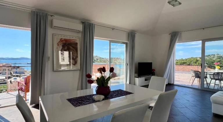 Apartment with 2 rooms for 6 persons — photo 3