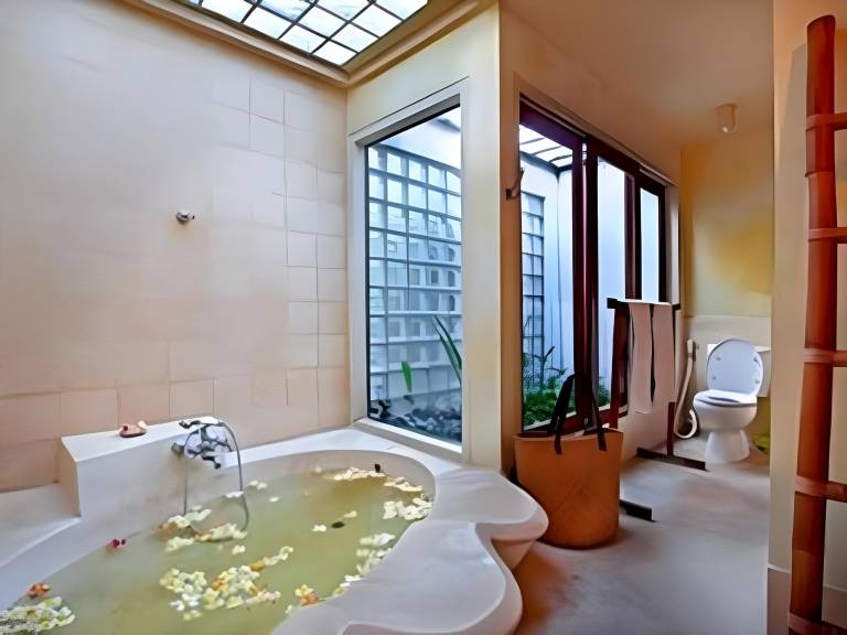Villa with terrace, private pool & garden — photo 5