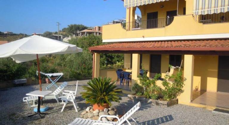 Rental apartment with grill, terrace & garden | Perfect for remote work | Pet-friendly in Parghelia