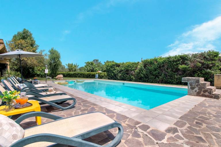 Children-friendly charming villa with private pool, patio & barbecue | Garden view | Dogs allowed — photo 2