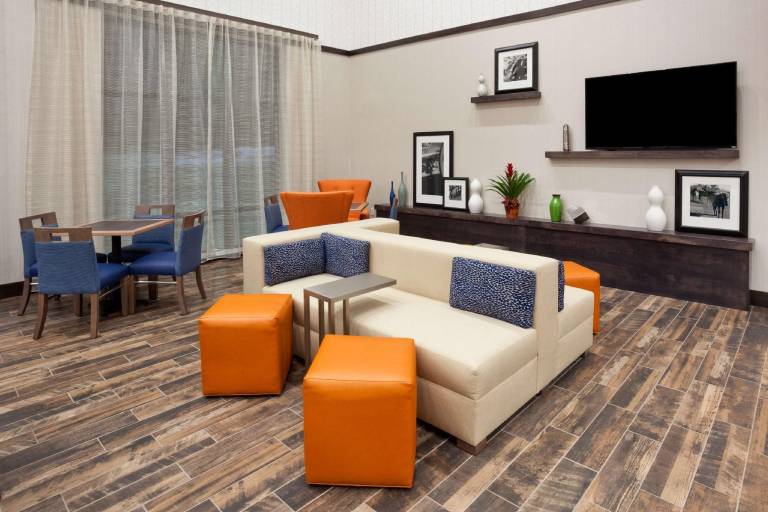 Hampton Inn & Suites Sioux City/South — photo 2