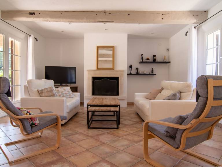 Vacation home with BBQ, yard & terrace — photo 3