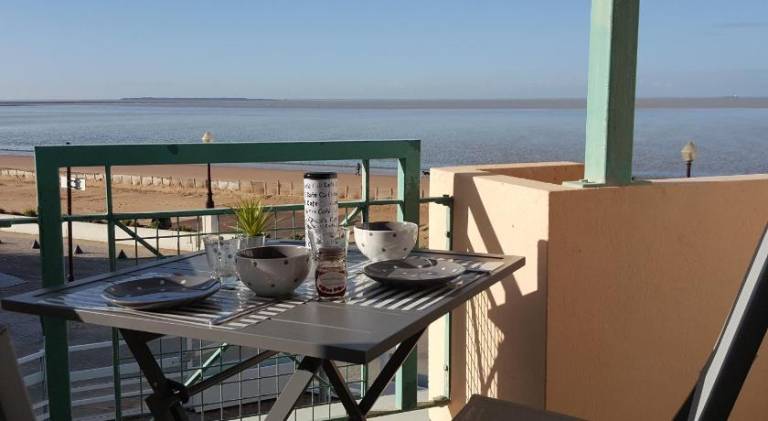 Rental apartment with pool | Beach nearby | Pets allowed in Angoulins