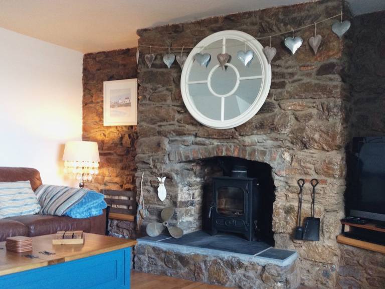 Family-oriented cottage with yard & barbeque | Beach view | Pet-friendly — photo 4