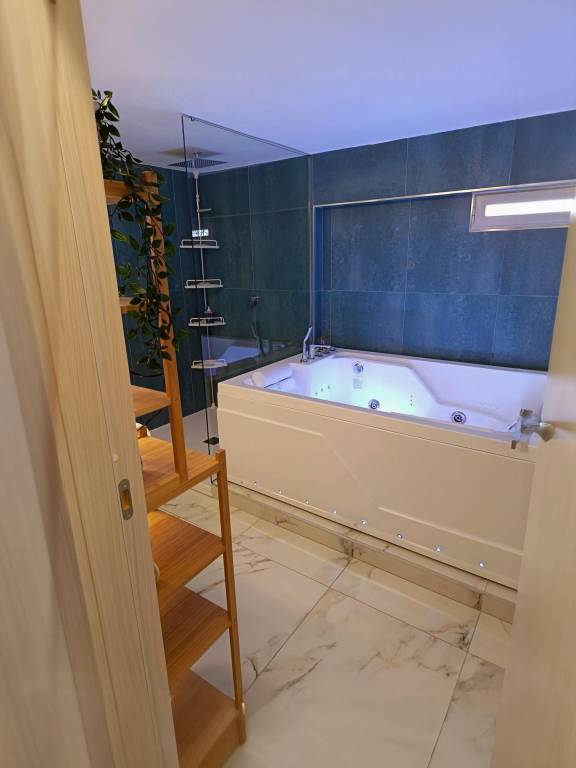 Rental apartment with patio & jacuzzi | Nature view — photo 3