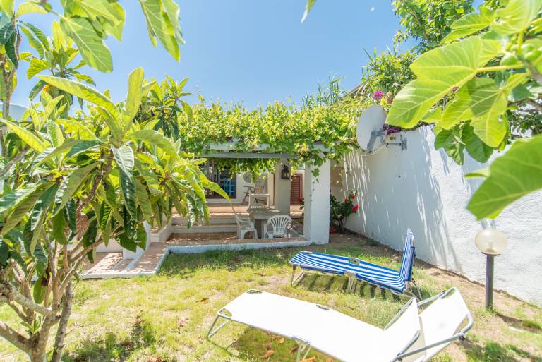 Vacation home with terrace & yard | Sea view — photo 5