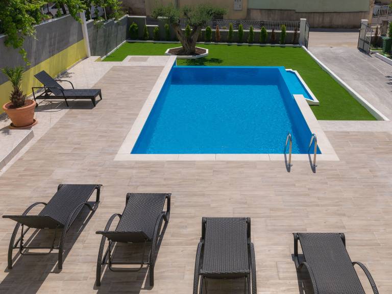 House with terrace, private pool & hot tub | Pets are welcome — photo 3
