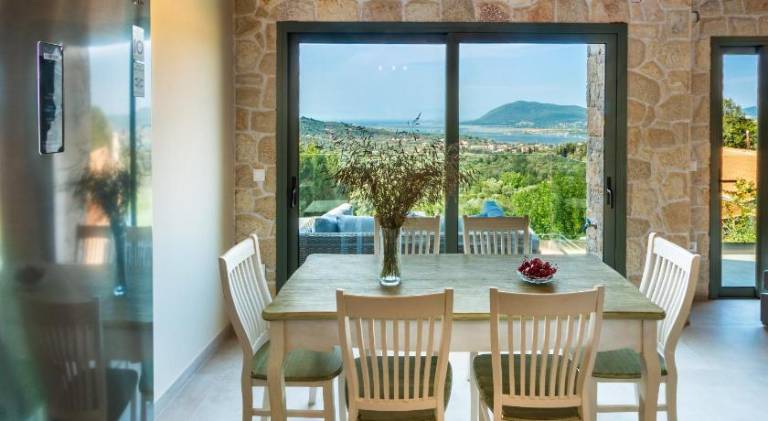 Big villa with jacuzzi, private pool & patio | Pets allowed — photo 2