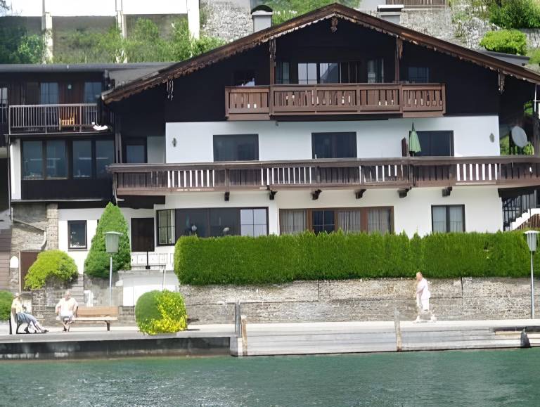 Holiday apartment with yard & patio in Sankt Wolfgang im Salzkammergut