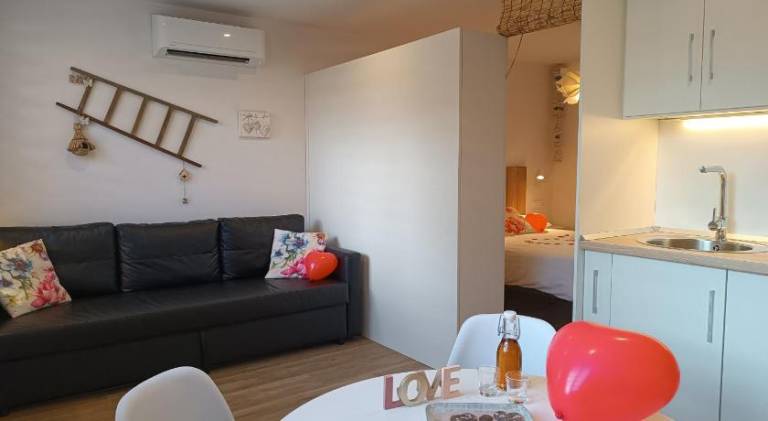 Apartment with patio & jacuzzi — photo 2