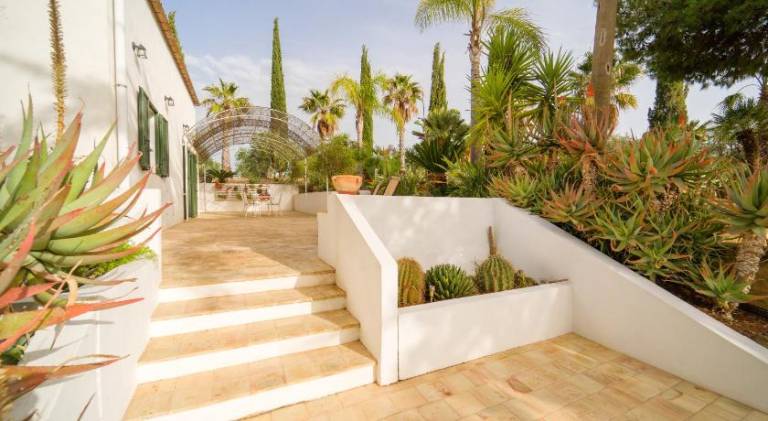 Vacation home with jacuzzi — photo 5