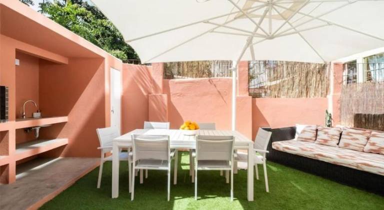 Holiday apartment with 2 rooms for 4 persons in Lisbon