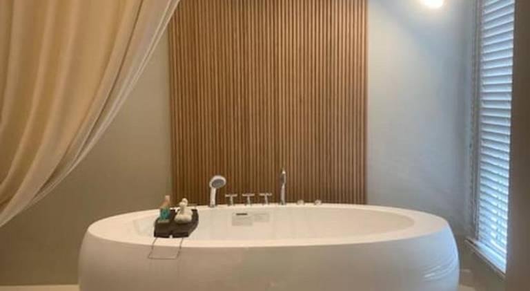 Khroma Luxury Suite 4 beach front apartment — photo 3