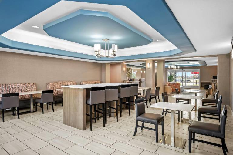 La Quinta Inn & Suites by Wyndham Searcy — photo 5