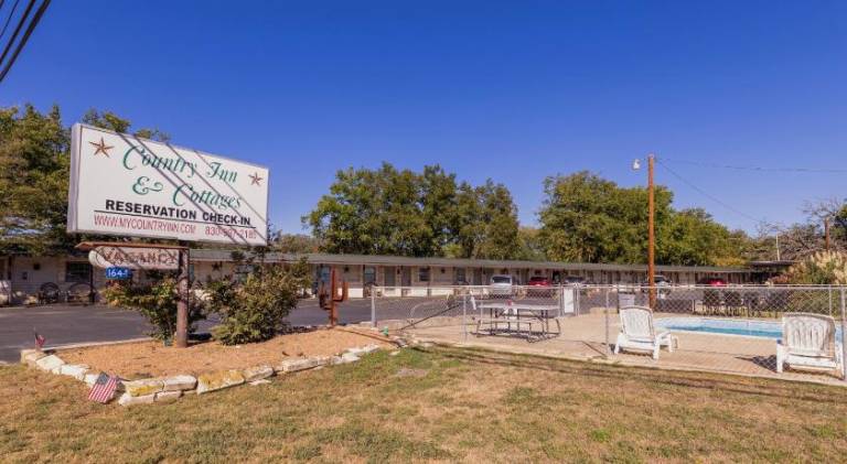 Country Inn Motel in Fredericksburg, TX
