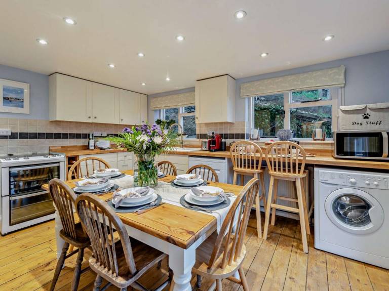 Fully equipped charming cottage with barbecue, garden & hot tub | Water view | Pet-friendly — photo 5