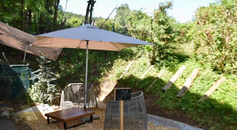Beautiful studio private garden EV breakfast Chalet Hug studio