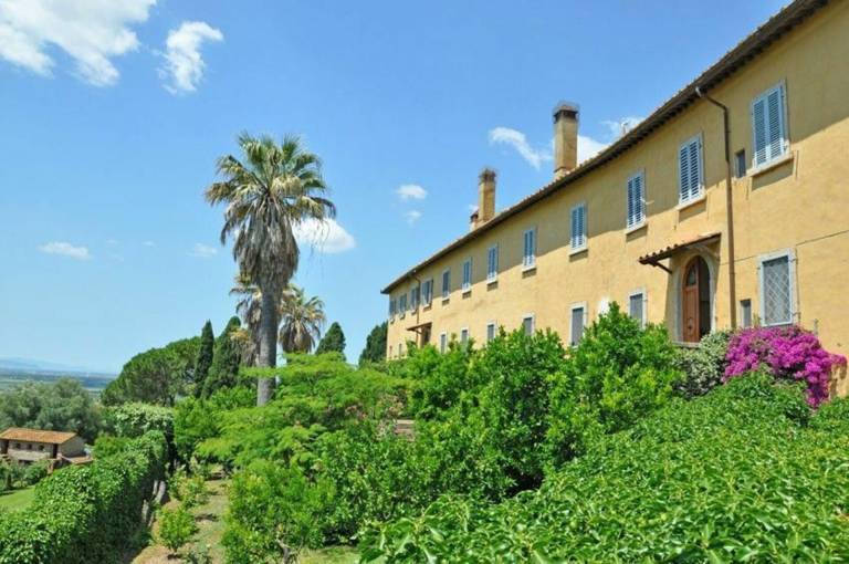 Villa with patio, yard & private pool in Manciano