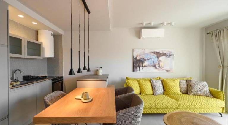 Apartment with yard & patio | Suitable for remote work — photo 3
