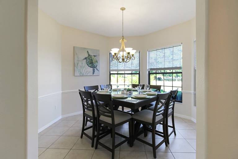 Vacation home with private pool & yard — photo 4