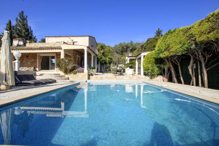 Villa with yard, terrace & barbeque — photo 3