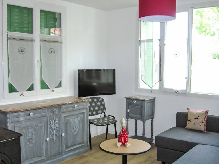 Fully equipped nice vacation home with patio | Pet-friendly — photo 2