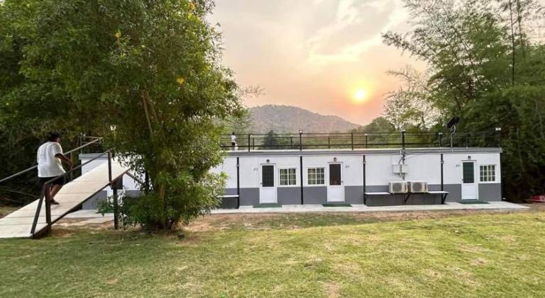 Bansuanmaenam (บ้านสวนแม่น้ำ): Sunset view room in Kanchanaburi