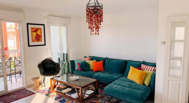 Spacious Seaside Condo with Garden & Sea-View in Valbonne
