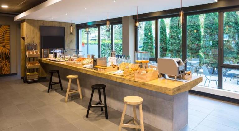 Ibis Zurich Messe Airport Hotel — photo 2