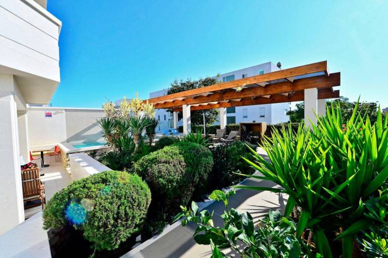 Ample house with patio, pool & garden | Pets are welcome — photo 4