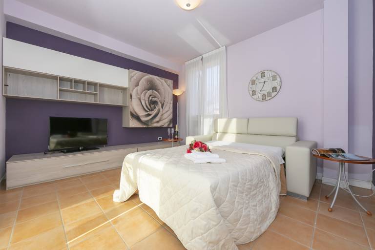 Holiday apartment with patio | Lake view — photo 3