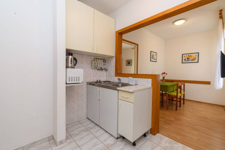 Rental apartment with terrace, garden & barbecue | Garden view — photo 2