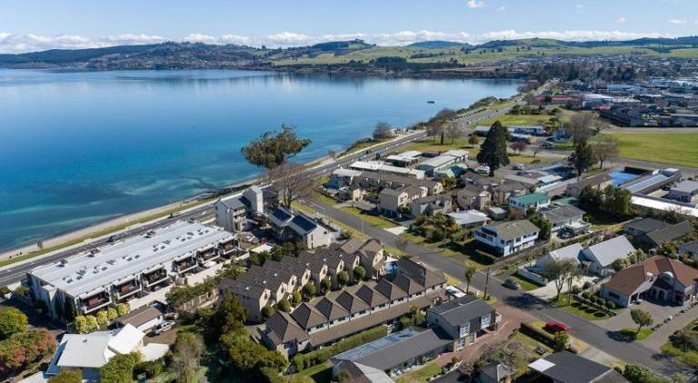 Rental apartment with pool | Close to the beach | Pets are welcome in Taupo