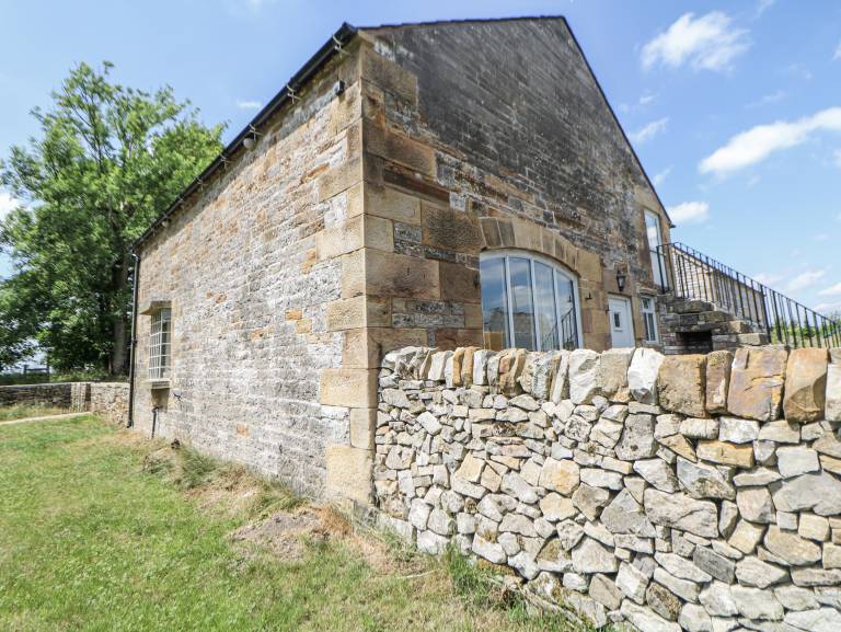 Cottage with garden — photo 2