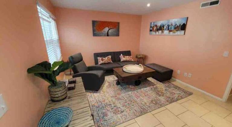 Apartment with pool — photo 4