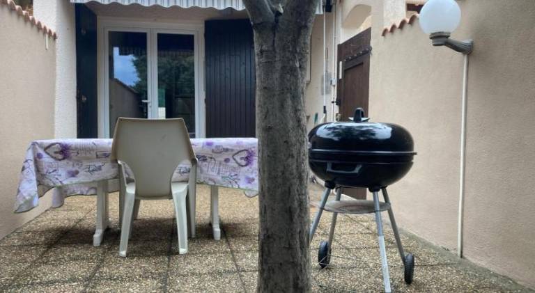 House with 2 rooms for 6 persons in Agde