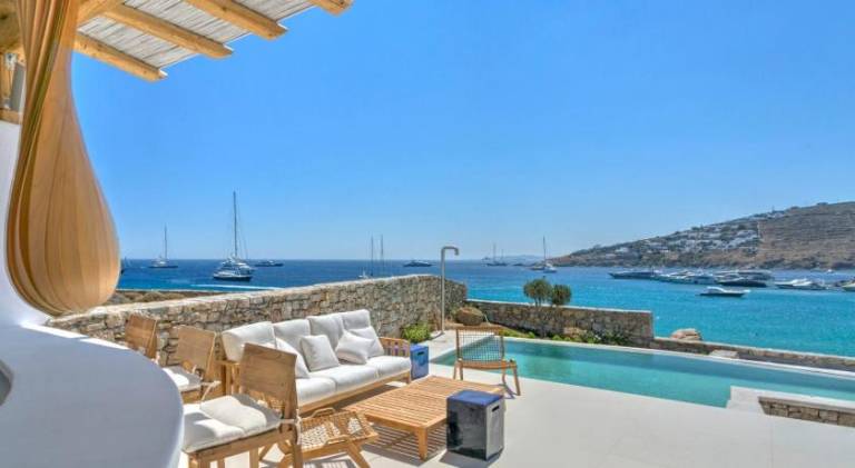 Villa with patio, yard & private pool — photo 2