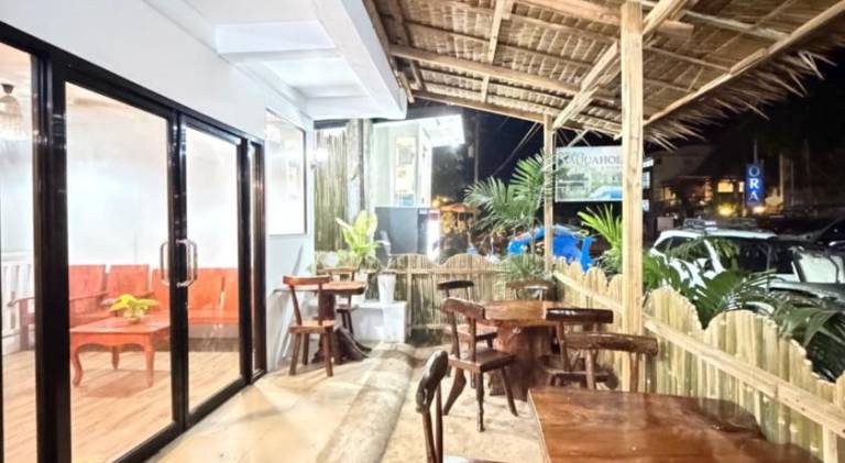 Lodge with patio — photo 4