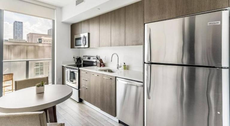 Apartment | Near Bayside Marketplace — photo 5
