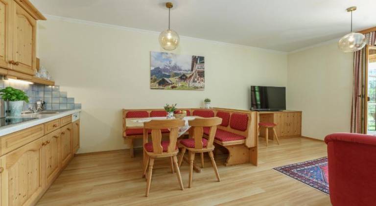 Apartment with yard & patio — photo 4