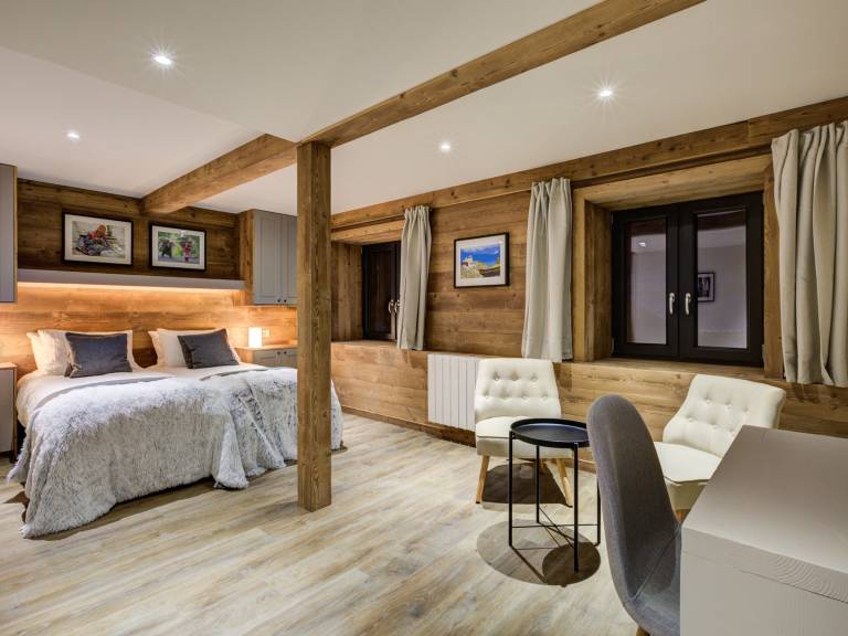 Spacious Central Chalet with Wifi and Pets Allowed — photo 3