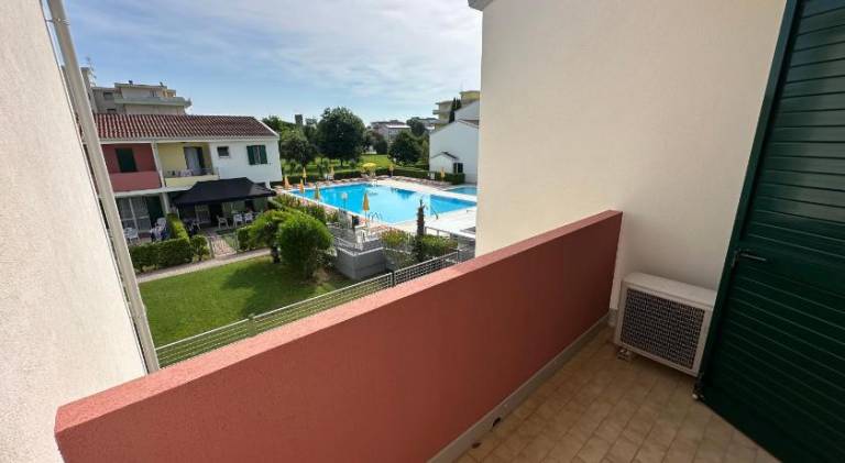 Rental apartment with terrace, garden & pool — photo 4