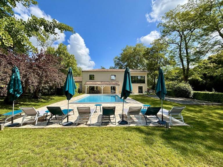 Villa with 5 rooms for 10 persons in Libourne