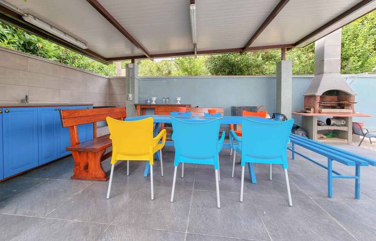 Apartment with BBQ, patio & yard in Novigrad