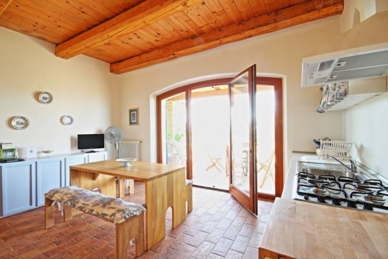 Picchio - Charming Studio with Stunning Green Hill View — photo 3