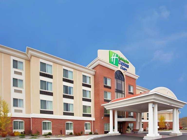 Holiday Inn Express & Suites Niagara Falls By IHG in Niaga