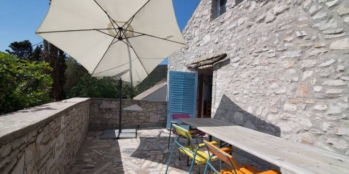 Rental apartment with grill & terrace in Mali Losinj