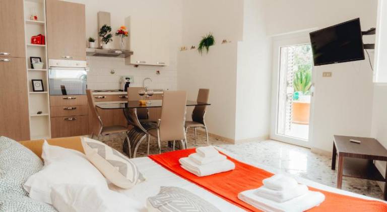 Holiday apartment with hot tub in Conversano