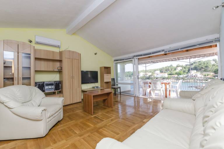 Holiday apartment with patio & BBQ | Sea view | Close to the beach | Pets are welcome — photo 4